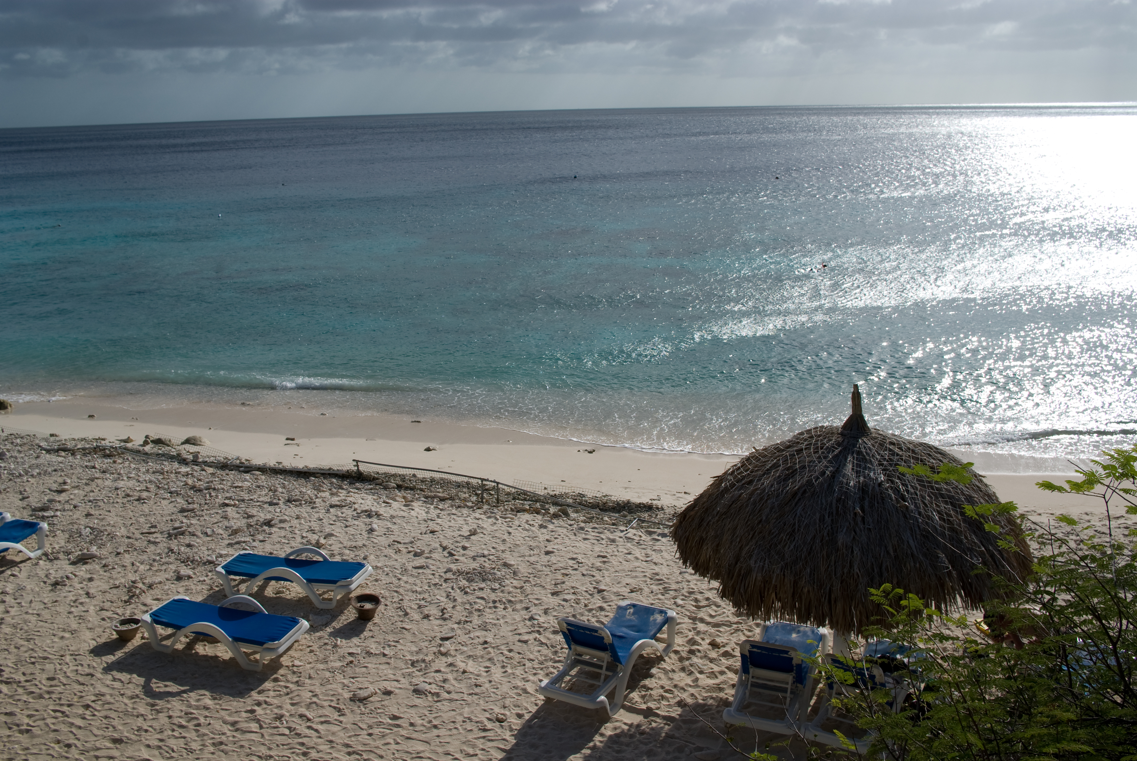 Ontdek Playa Kalki: Duikstrand Onder de Kliffen